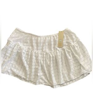 No Boundaries White Eyelet Swimsuit Coverup 
Size Large. NWT.